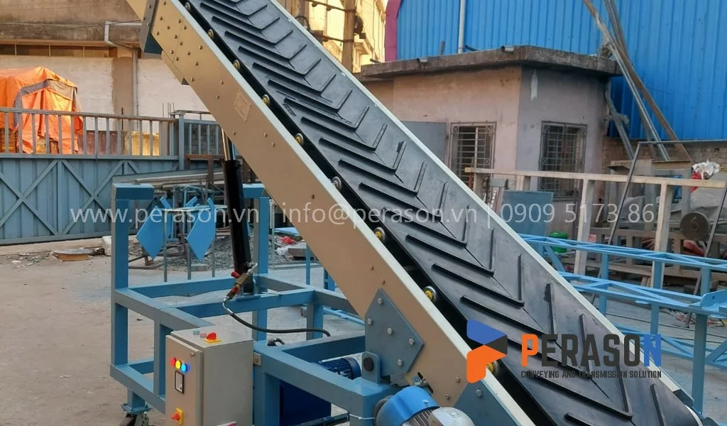 Băng Tải Cao Su Gân V 14 Hệ thống băng tải nghiêng sử dụng cao su gân V
