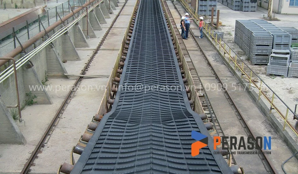 Băng Tải Cao Su Gân V 1 Băng tải cao su gân V tại công trường