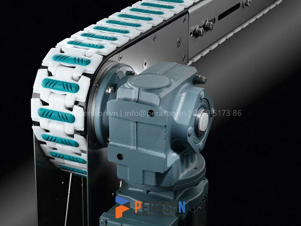 Băng tải xích nhựa xương cá cao su bề mặt